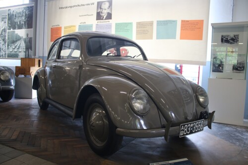 VW_Kafer_Brezelkafer_1200_Automuseum_Schramberg_2025_Mai.jpg