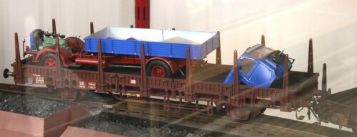 Guterwagen_Flachwagen_Bussing_Magirus_Beladung_LKW_Epoche_3_Spur_2_Museum_Schramberg.jpg