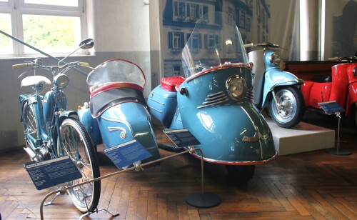 Maicomobil_blau_Schlachtschiff_auf_2_Radern_Automuseum_Schramberg_2025_Mai-1.jpg