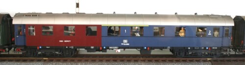 D-Zug_epoche_3a_Schnellzugwagen_DB_Vorkriegswaggons_D_Kakadu_Halbseisewagen_rot_blau_1.-2.-Klasse_Spur_2_Museum_Schramberg.jpg