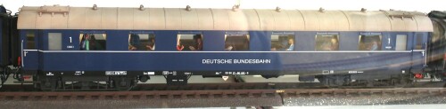 D-Zug_epoche_3a_Schnellzugwagen_DB_Vorkriegswaggons_e_Rheingold_blau_1.-Klasse_Aufschrift_Deutsche_Bundesbahn_Spur_2_Museum_Schramberg.jpg