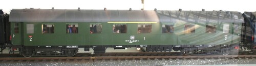 D-Zug_epoche_3a_Schnellzugwagen_DB_Vorkriegswaggons_f_1.-2.-Klasse_grun_Spur_2_Museum_Schramberg.jpg