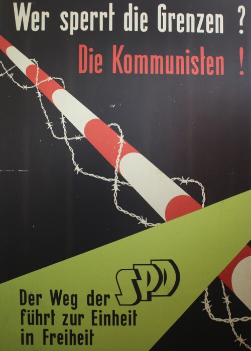 Wahlplakat_SPD_Wer_sperrt_die_Grenzen_die-_Kommunisten_Werbung_50er_Jahre_historisch_Automuseum_Schramberg_2025_Mai.jpg