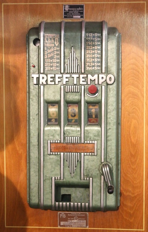 Ka_Spielautomat_Nachkriegsdeutschland_Wiederaufbau_Wirtschaftswunder_Schramberg_Museum_Automuseum_2025_mai-1.jpg