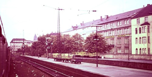 1967_Koblenz_Bahnhof_Bahnsteig_Hauser_Flugelsignal.jpg