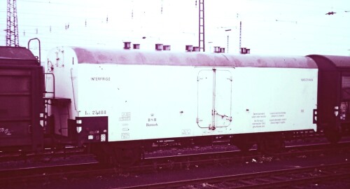 Interfrigo_DSB_Koblenz_Bahnhof_Stellwerk_1967_Guterwagen_Interfrigo.jpg