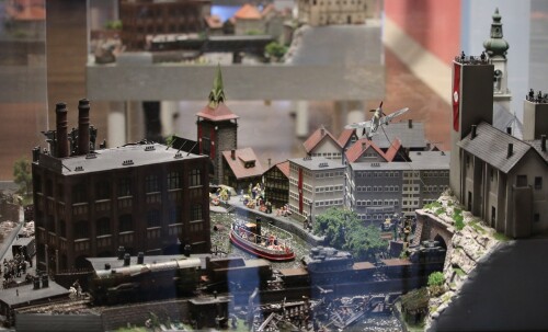 ha_Drittes_Deutsches_Reich_Nazi_deutsche_Geschichte_Miniaturwunderland_Diorama_Krieg_Zerstorung_H0-0.jpg