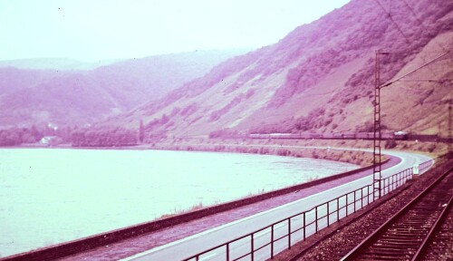 Rheintal_1967_Koblenz_Mainz_E_10_D-Zug_Bahnstrecke.jpg