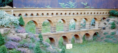 Saarbucken_Europapark_1969_deutsch_franzosische_Freundschaft_Modell_Aquadukt.jpg
