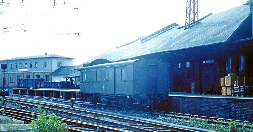 Gepackwagen_Donnerbuchse_Saarbrucken_Bahnhof_Hauptbahnhof_Schwerdfeger_Kreisarchiv_Stormarn_1970.jpg