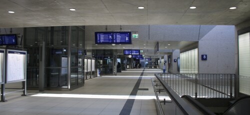 Augsburg_Unterfuhrung_zu_den_Gleisen_Empfangsgebaude_Hauptbahnhof_Hbf_Bahnhof_2025_Aug-2.jpg