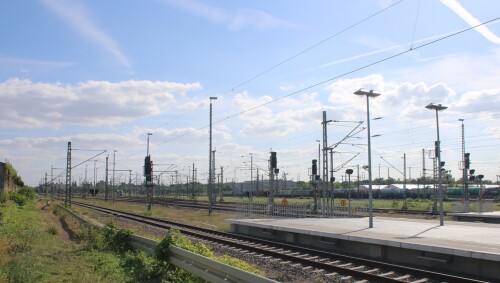 Magdeburg_Hauptbahnhof_Hbf_Empfangsgebaude_Bahnhof_2025_08-16.jpg