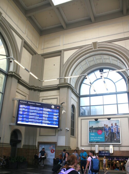 Magdeburg_Hauptbahnhof_Hbf_Empfangsgebaude_Bahnhof_2025_08-6.jpg