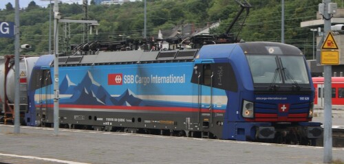 l_BR_193_91806193_Vectron_SBB_Cargo_international_blau-Koblenz_Hbf_2025_Aug-2.jpg