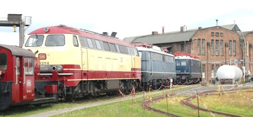 BR_218_217_rot_Beige_E_10_03_BR_110_blau_stahlblau_DB_Museum_Koblenz.jpg