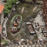 gf_1.-Weltkrieg_Weimarer_Republik_Stadttor_Fluss_Fahrt_Brucke_Ausflugsdampfer_deutsche_Geschichte_Miniaturwunderland-1