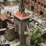 gf_1.-Weltkrieg_Weimarer_Republik_Stadttor_Brucke_Fluss_Fahrt__Ausflugsdampfer_deutsche_Geschichte_Miniaturwunderland-4