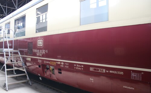 Salonwagen_WGSug_851_Verkehrsminister_rot_beige_DB_Museum_Koblenz-3.jpg
