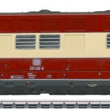 BR_221_V_200.2-ozeanblau_rot_beige_TEE_RENFE_4400_Bahngarfield_Christian_a