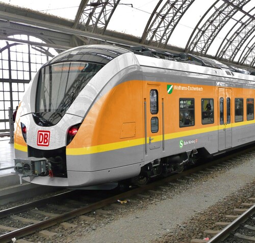 BR_440_OBB_1440_Alstom_Coradia_Continental_Grinsekatze_produktfarben_orange_S-Bahn_Bahngarfield_Christian.jpg