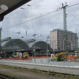 Karlsruhe_Hbf_Hauptbahnhof_Bahnsteighalle_a-1