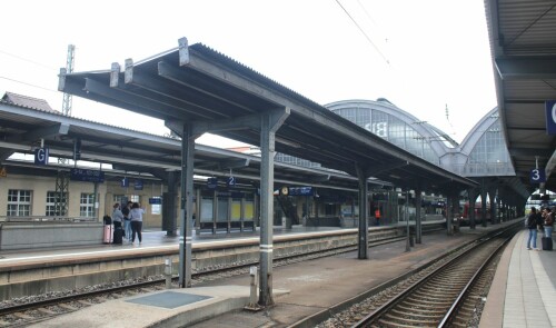 Karlsruhe_Hbf_Hauptbahnhof_Bahnsteighalle_d_Bahnsteigdach-1.jpg