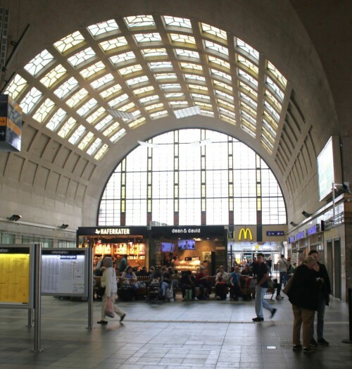Karlsruhe_Hbf_Hauptbahnhof_ag_Empfangsgebaude_Empfangshalle-11.jpg