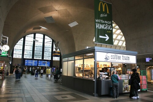 Karlsruhe_Hbf_Hauptbahnhof_ag_Empfangsgebaude_Empfangshalle-8.jpg
