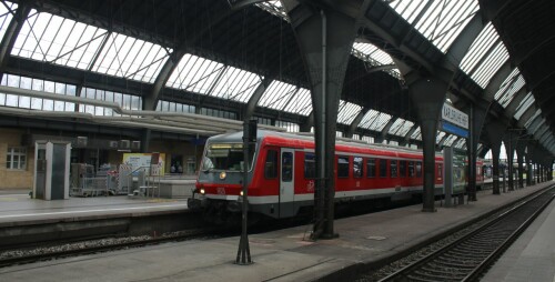 BR_628_928_Regio_DB_Regionalexpress_Bahnsteighalle_Karlsruhe_Hbf_Hauptbahnhof_20250905.jpg