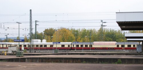 TEE_Rheingold_BR_103_Trans_Europ_Express_Karlsruhe_Hbf_2007_2_Speisewagen_Panoramawagen_Domecar.jpg