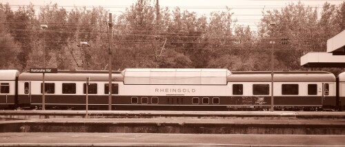 TEE_Rheingold_BR_103_Trans_Europ_Express_Karlsruhe_Hbf_2007_a3_Panoramawagen_Domecar.jpg