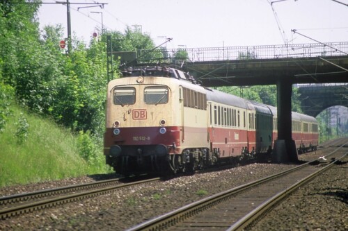 BR_110_E_10_TEE_Trans_Europ_Express_IC_Lok_Intercity_rot_beige_Bahngarfield_Christian.jpg