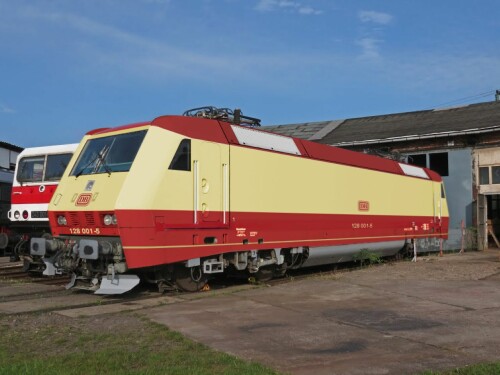 BR_128_AEG_12X_TEE_Trans_Europ_Express_IC_Lok_Intercity_rot_beige_Bahngarfield_Christian.jpg