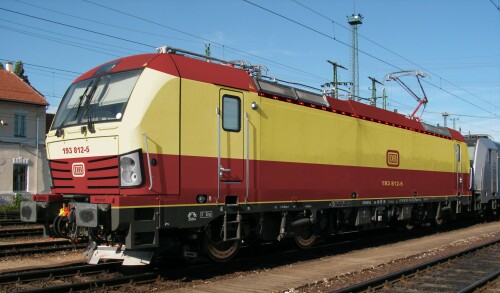 BR_193_Vectron_Trans_Europ_Express_IC_Lok_Intercity_rot_beige_Bahngarfield_Christian_a.jpg