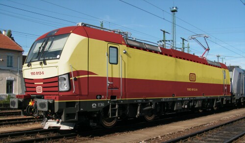 BR_193_Vectron_Trans_Europ_Express_IC_Lok_Intercity_rot_beige_Bahngarfield_Christian_b.jpg