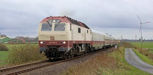 Marschbahn_schwere_Diesellok_BR_251_NSB_DiG_4_TEE_Trans_Europ_Express_IC_Lok_Intercity_rot_beige_Bahngarfield_Christian_a.jpg