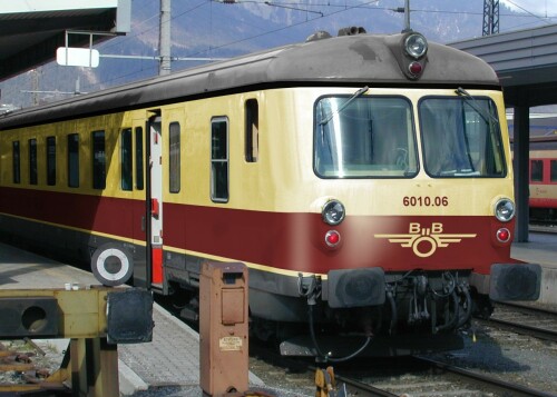 OBB_4010_6010_Trans_Europ_Express_IC_Lok_Intercity_rot_beige_Bahngarfield_Christian---Kopie.jpg