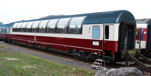 Panoramawagen_Domecar_Aussichtswagen_Rheingold_neu_Trans_Europ_Express_IC_Lok_Intercity_rot_beige_Bahngarfield_Christian---Kopie.jpg