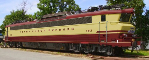 SNCF_TEE_Mistral_Le_V-Capitol_CC-40000_40110_TEE_Trans_Europ_Express_IC_Lok_Intercity_rot_beige_Bahngarfield_Christian_a.jpg