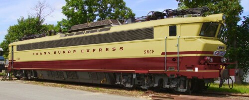 SNCF_TEE_Mistral_Le_V-Capitol_CC-40000_40110_TEE_Trans_Europ_Express_IC_Lok_Intercity_rot_beige_Bahngarfield_Christian_c.jpg
