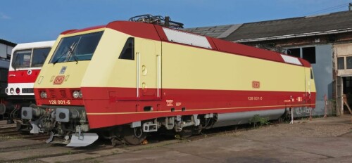 BR_128_AG_AEG_12X_Trans_Europ_Express_IC_Lok_Intercity_rot_beige_Bahngarfield_Christian.jpg