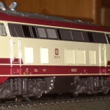 BR_218_217_rot_beige-TEE_mit_roten_Silberlingen