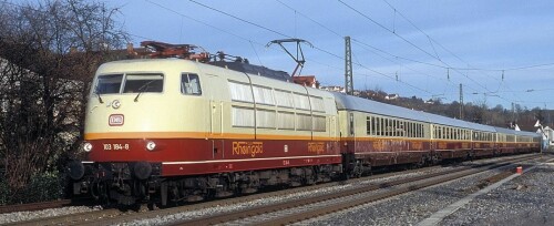 BR_103_Rheingold_Flugelzug_orange_Streifen_Trans_Europ_Express_IC_Lok_Intercity_rot_beige_Bahngarfield_Christian_a.jpg