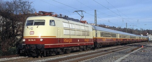 BR_103_Rheingold_Flugelzug_orange_Streifen_Trans_Europ_Express_IC_Lok_Intercity_rot_beige_Bahngarfield_Christian_b.jpg