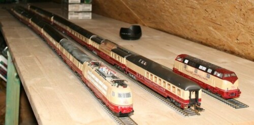 BR_103__BR_221-Trans_Euro_Liner_rot_beige_Doppellok_TEE_Trans_Europ_Express_Theisen_Dirk.jpg