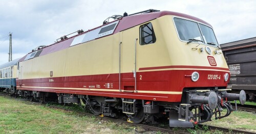 BR_120_005_Piko_Trans_Europ_Express_IC_Lok_Intercity_rot_beige_Bahngarfield_Christian_b.jpg