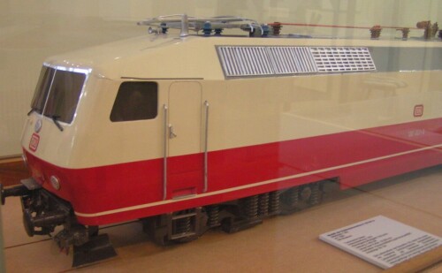BR_120_Modell_DB_Museum_Koblenz_Trans_Europ_Express_IC_Lok_Intercity_rot_beige_Bart_Lokpaint-6.jpg