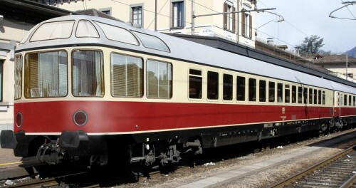 Grosraumwagen_1.Klasse-Ap4um-62_Kanzelwagen_Apmz_Rheingold_Trans_Europ_Express_rot_beige_Bahngarfield_Christian_d.jpg