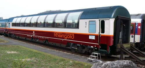 Panoramawagen_Domecar_Rheingold_Aussichtswagen_Rheingold_neu_Trans_Europ_Express_IC_Lok_Intercity_rot_beige_Bahngarfield_Christian---Kopie.jpg