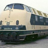 BR_220_V_200_ozeanblau_beige_Karlsruher_Lackierung_DB_Bahngarfield_Christian